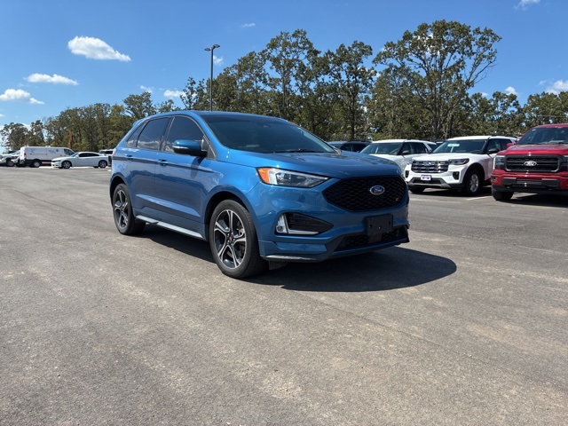2021 Ford Edge ST photo 2