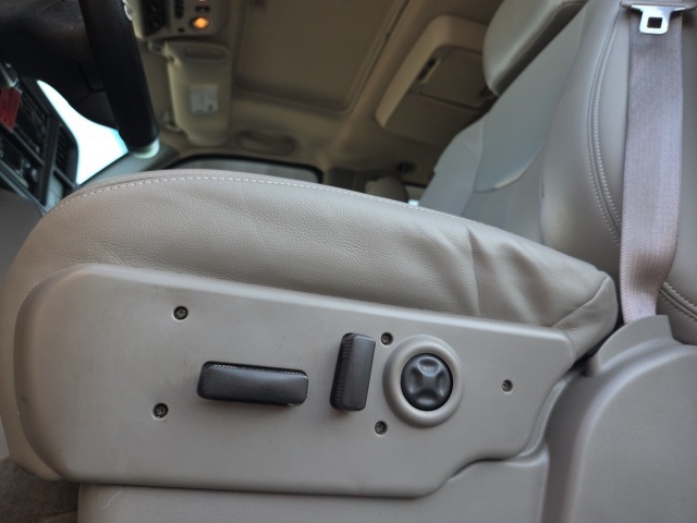 2005 Chevrolet Tahoe LT photo 19