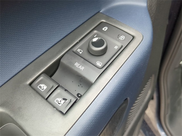 2025 Volkswagen ID. Buzz Pro Plus photo 17