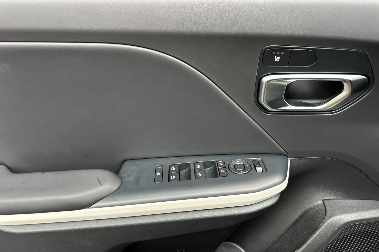 2025 Kia K4 GT-Line photo 6