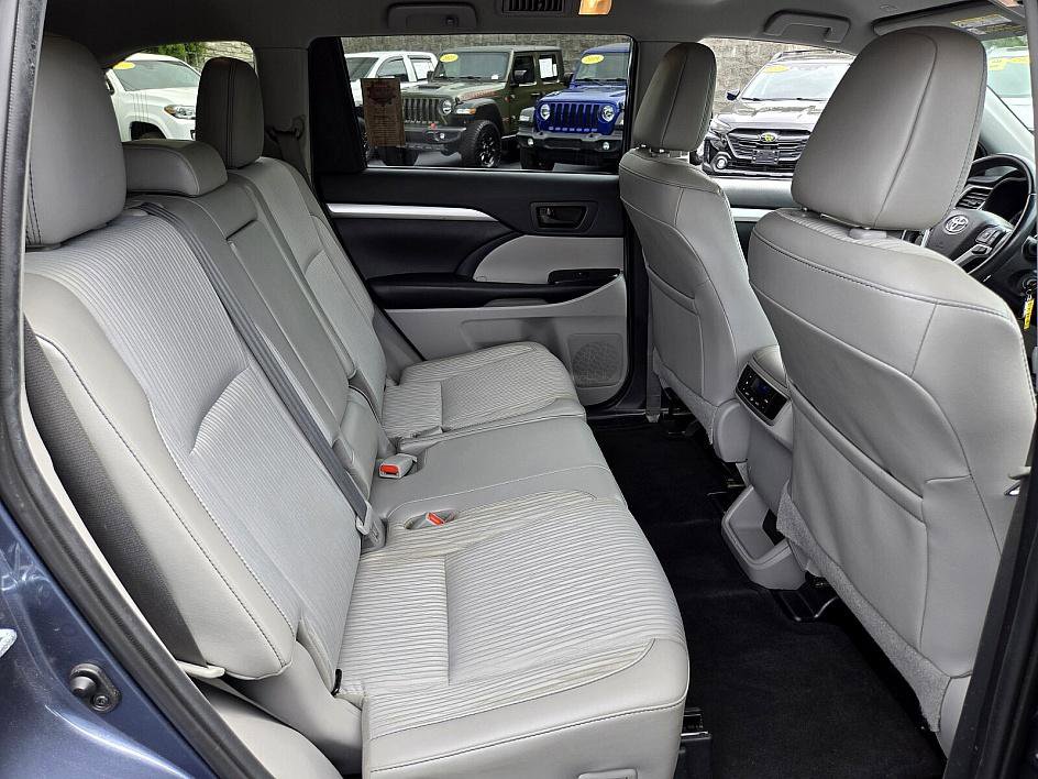 2019 Toyota Highlander LE Plus photo 14
