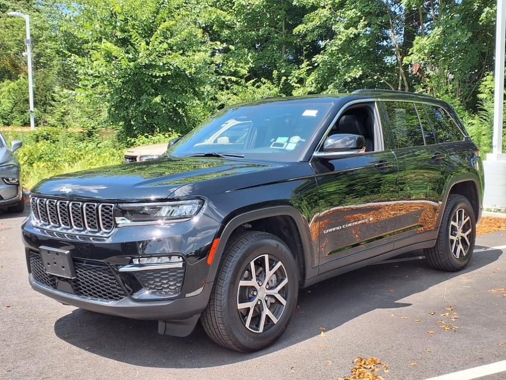 2025 Jeep Grand Cherokee Limited photo 3