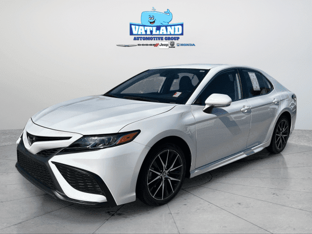 2023 Toyota Camry SE's photo