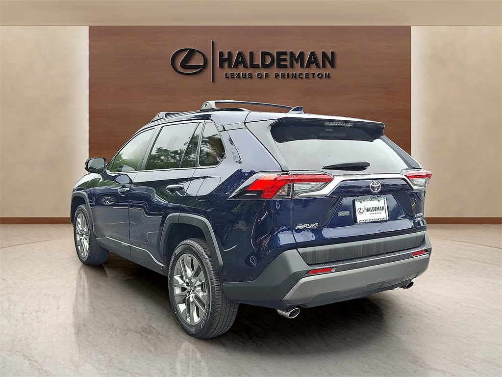 2019 Toyota RAV4 Limited photo 2