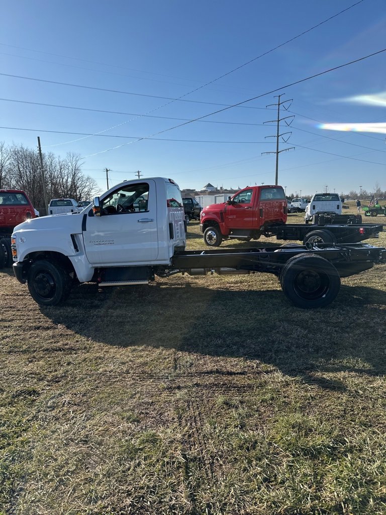 2024 Chevrolet Silverado 4500HD Work Truck photo 2