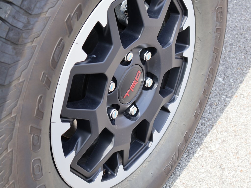 2025 Toyota Tacoma TRD Off-Road photo 35