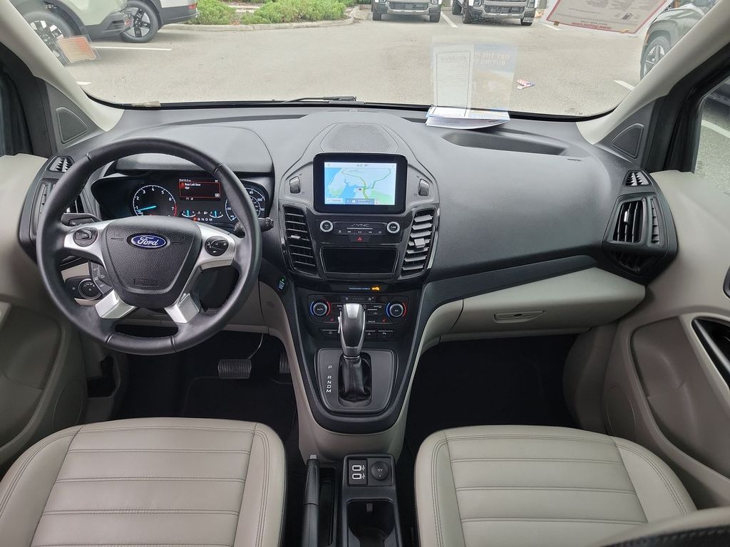 2022 Ford Transit Connect Titanium photo 2