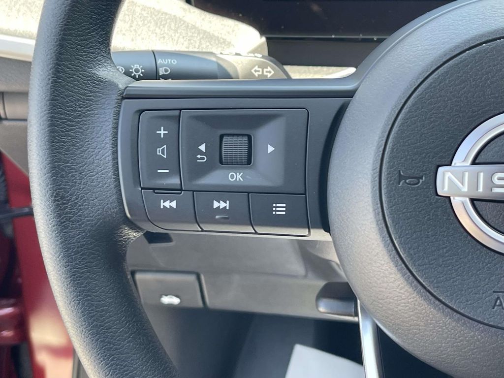 2026 Nissan Kicks SV photo 17
