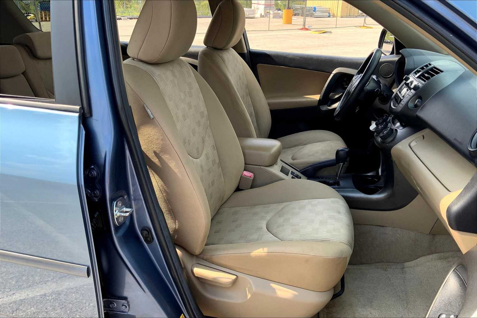 2010 Toyota RAV4 Base photo 8