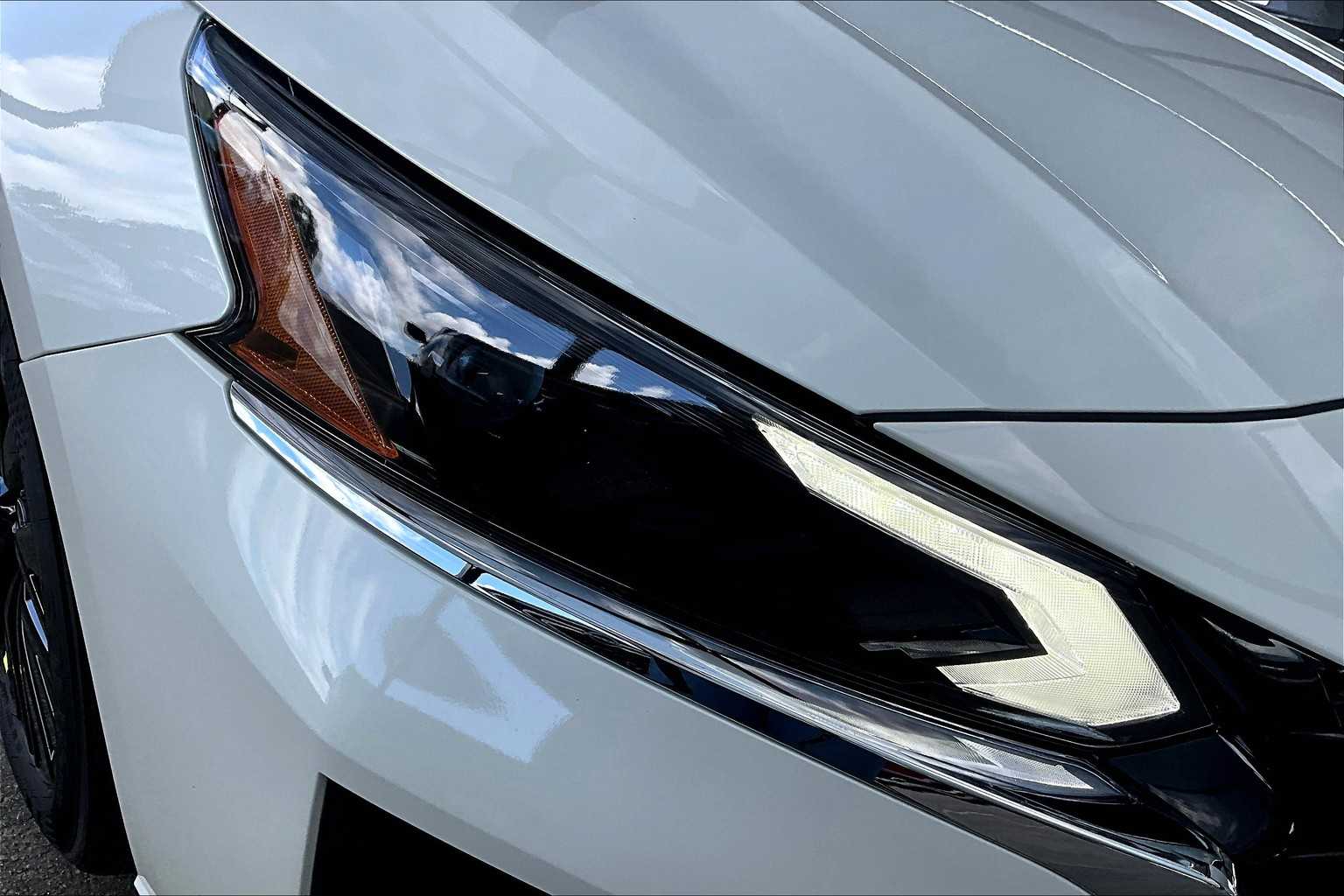 2025 Nissan Altima SV photo 17