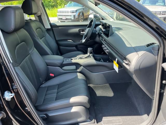 2026 Honda HR-V EX-L photo 16