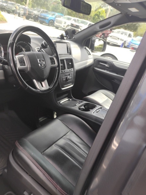 2019 Dodge Grand Caravan GT photo 2