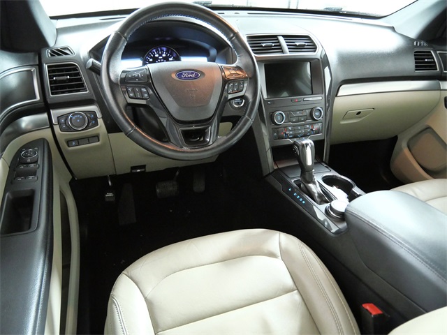 2018 Ford Explorer XLT photo 3