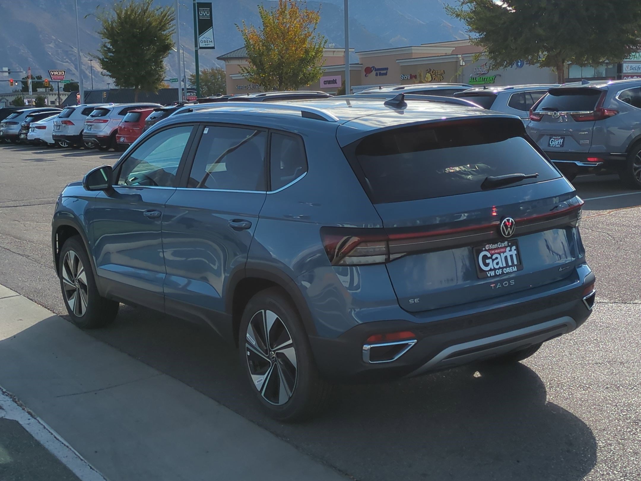 2025 Volkswagen Taos SE photo 4