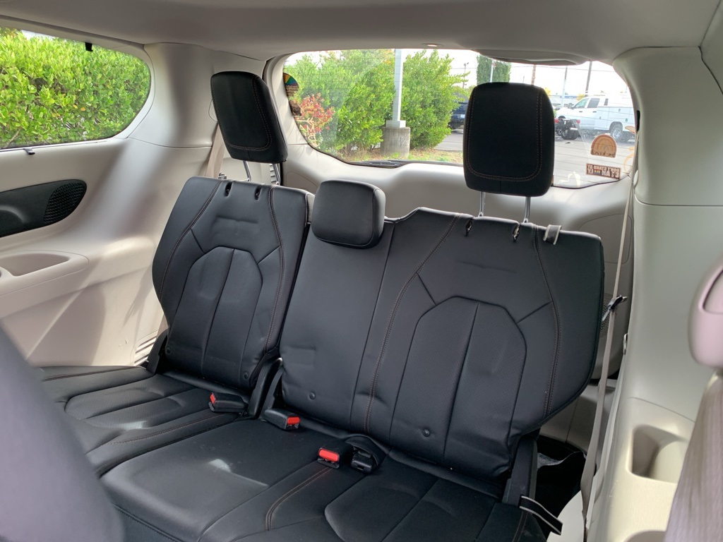 2018 Chrysler Pacifica Touring Plus photo 7
