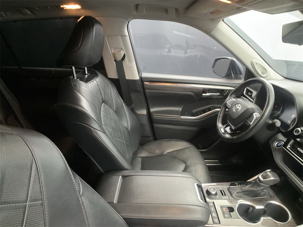 2021 Toyota Highlander Platinum photo 25
