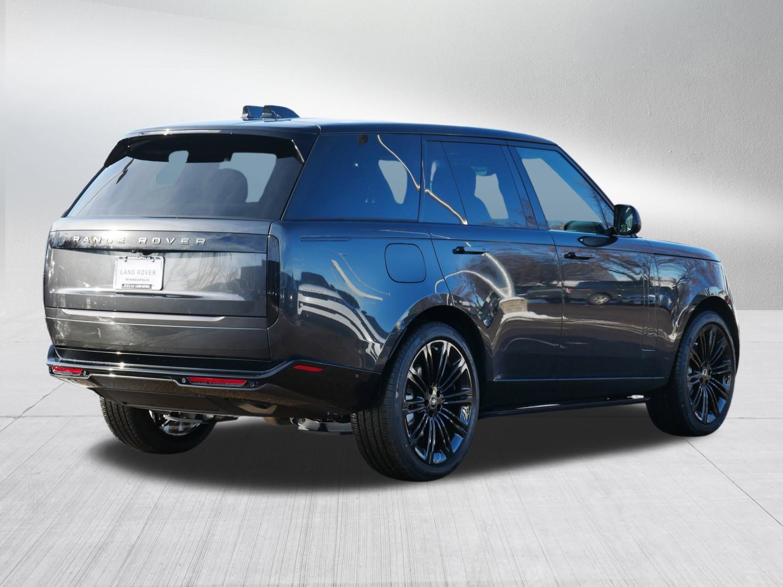 2025 Land Rover Range Rover SE's photo