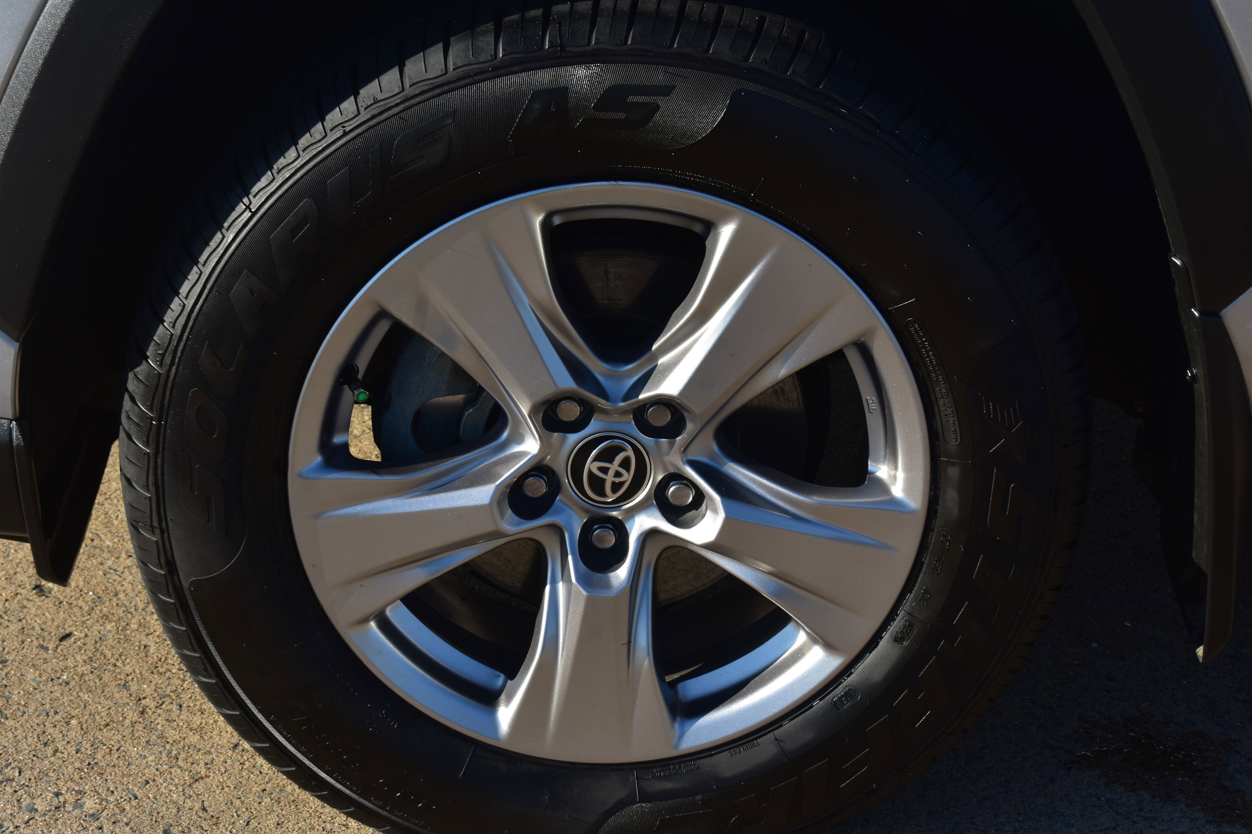 2023 Toyota RAV4 XLE photo 4