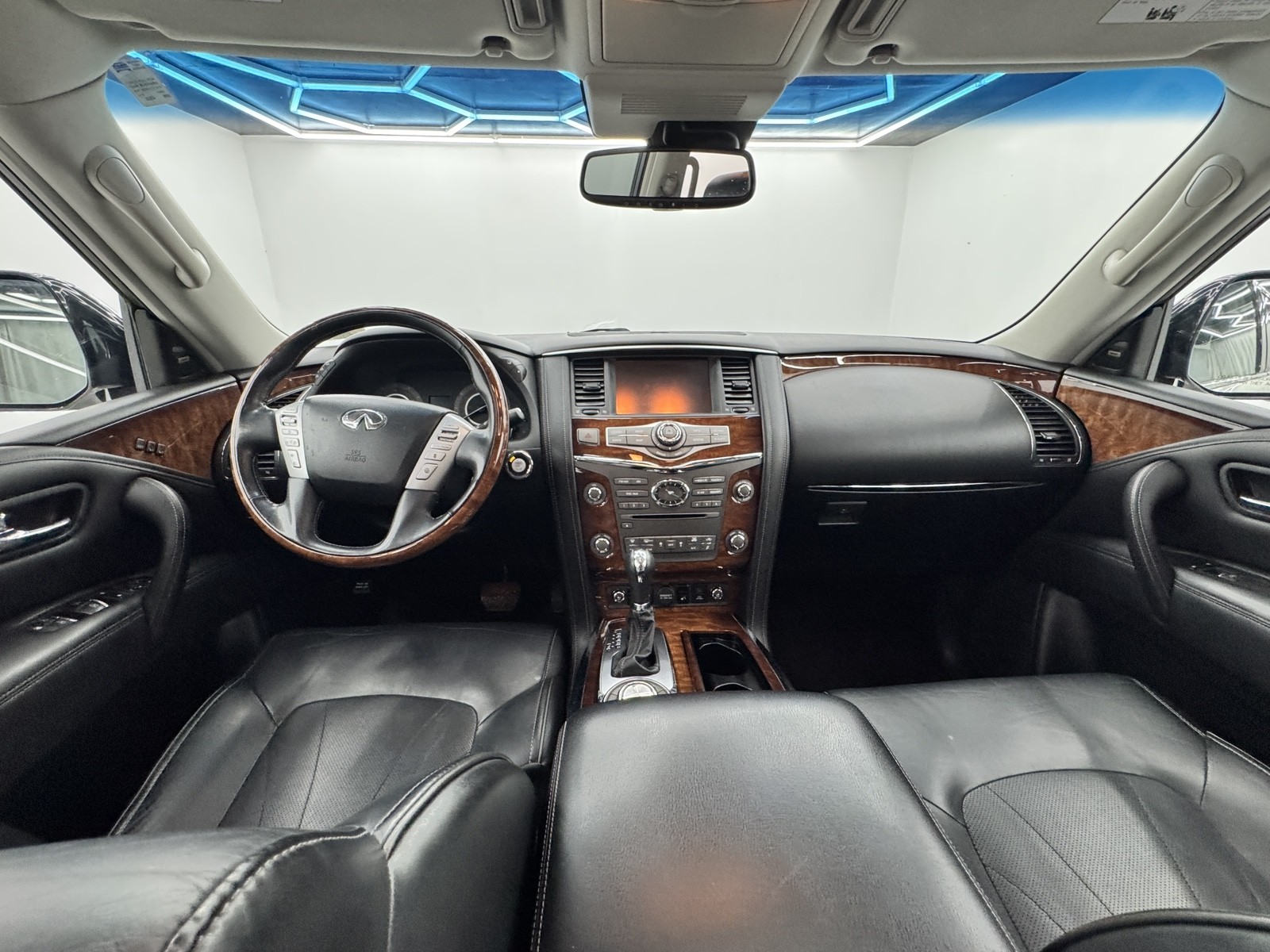 2017 Infiniti QX80 Limited photo 12