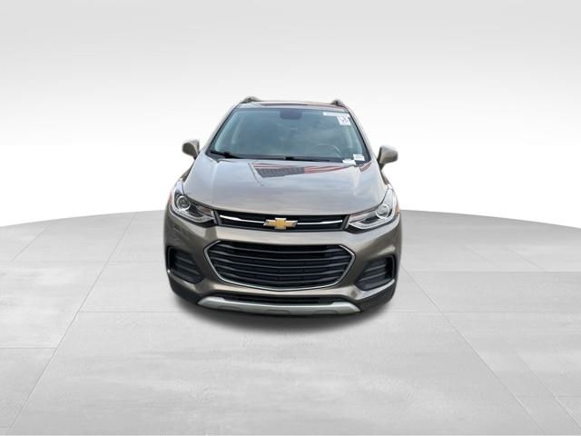 2022 Chevrolet Trax LT photo 2