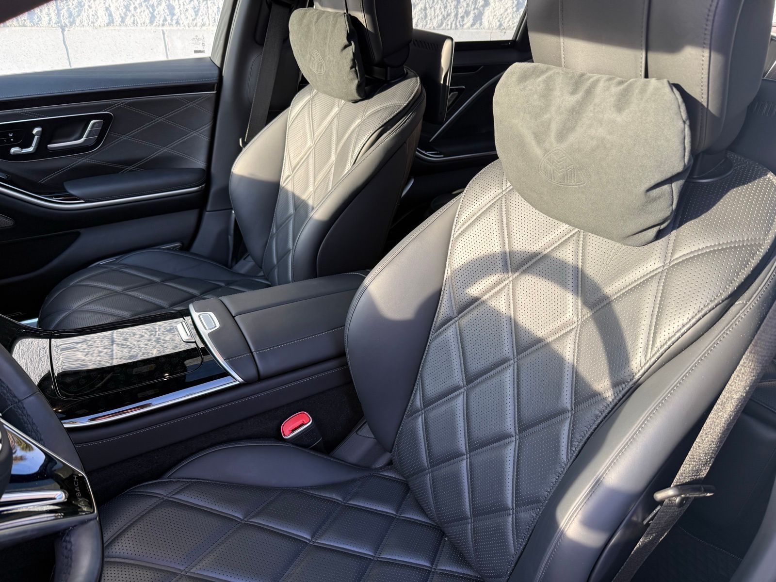 2024 Mercedes Benz S Maybach 580 4MATIC photo 2