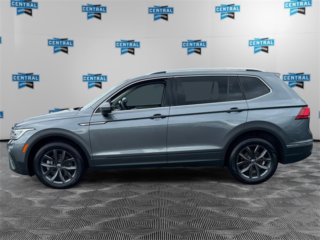 2022 Volkswagen Tiguan SE photo 2