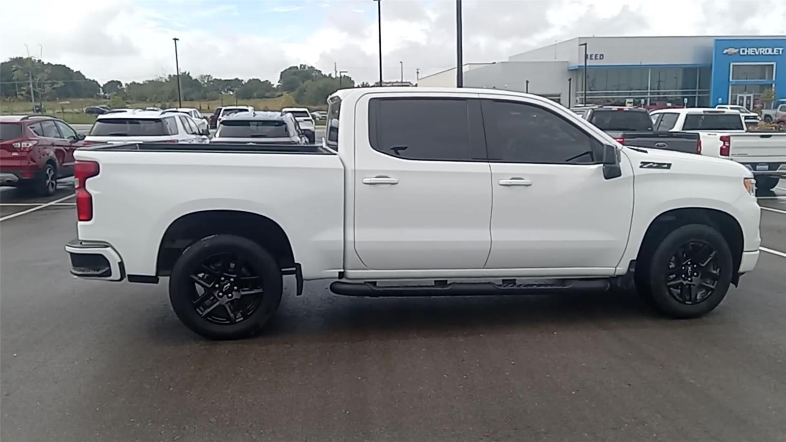 2024 Chevrolet Silverado 1500 RST photo 9