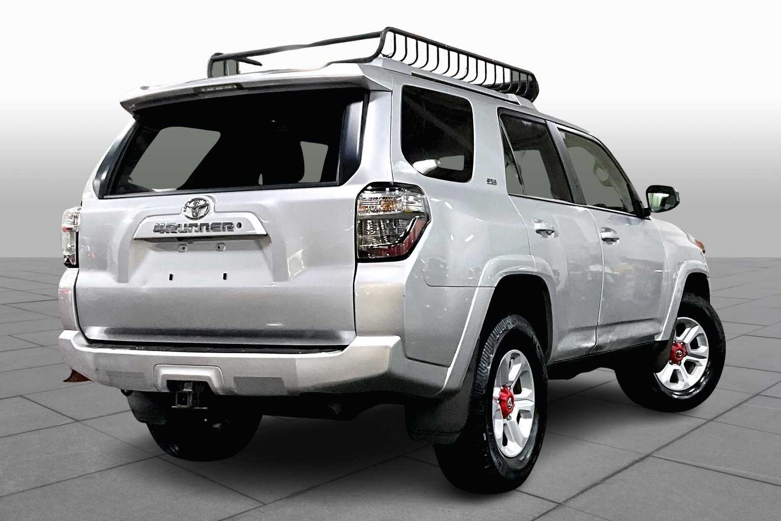 2018 Toyota 4Runner SR5 photo 12