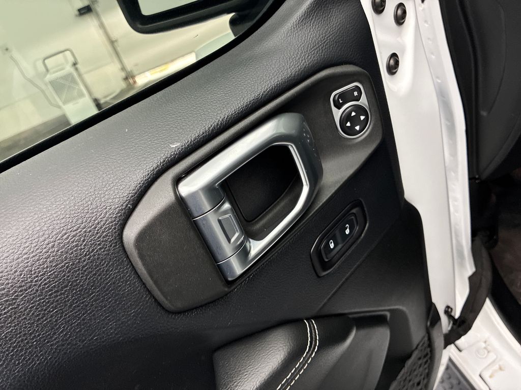 2018 Jeep Wrangler Unlimited Sahara photo 11