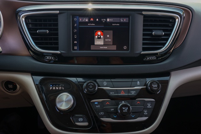 2023 Chrysler Voyager LX photo 25