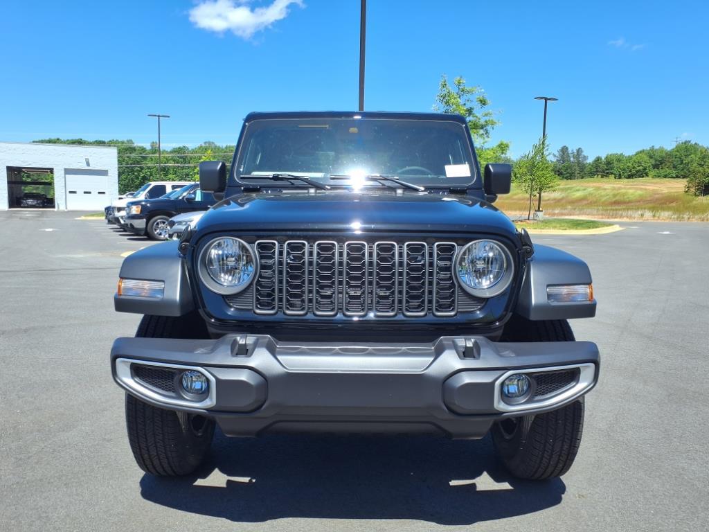 2025 Jeep Gladiator Sport S photo 2