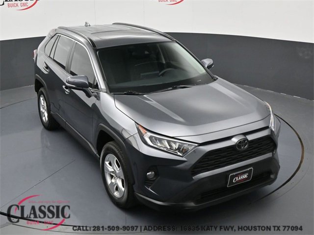 2021 Toyota RAV4 XLE's photo