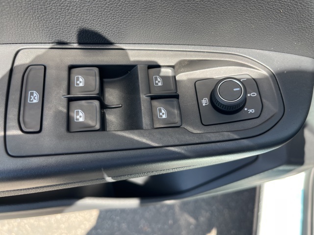 2025 Volkswagen Taos SEL photo 11