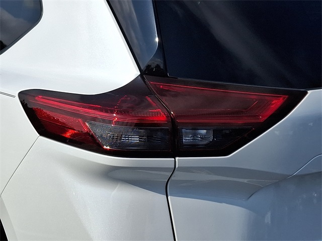 2024 Nissan Rogue SL photo 8
