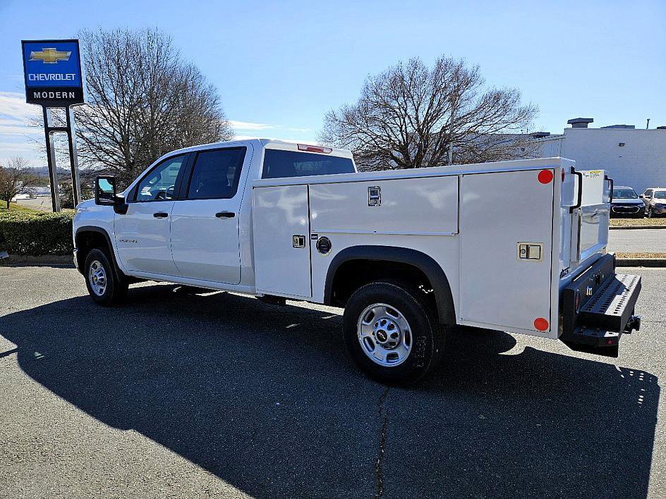 2025 Chevrolet Silverado 2500HD photo 3