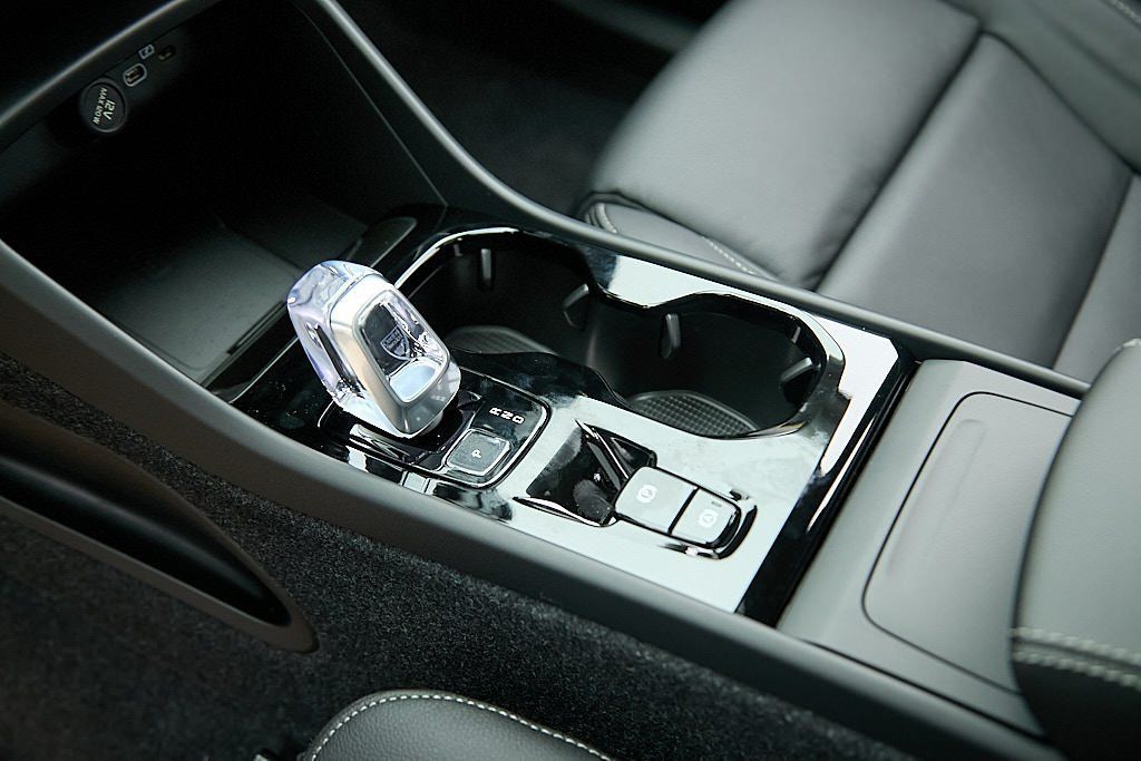 2026 VOLVO XC40 - Image 16