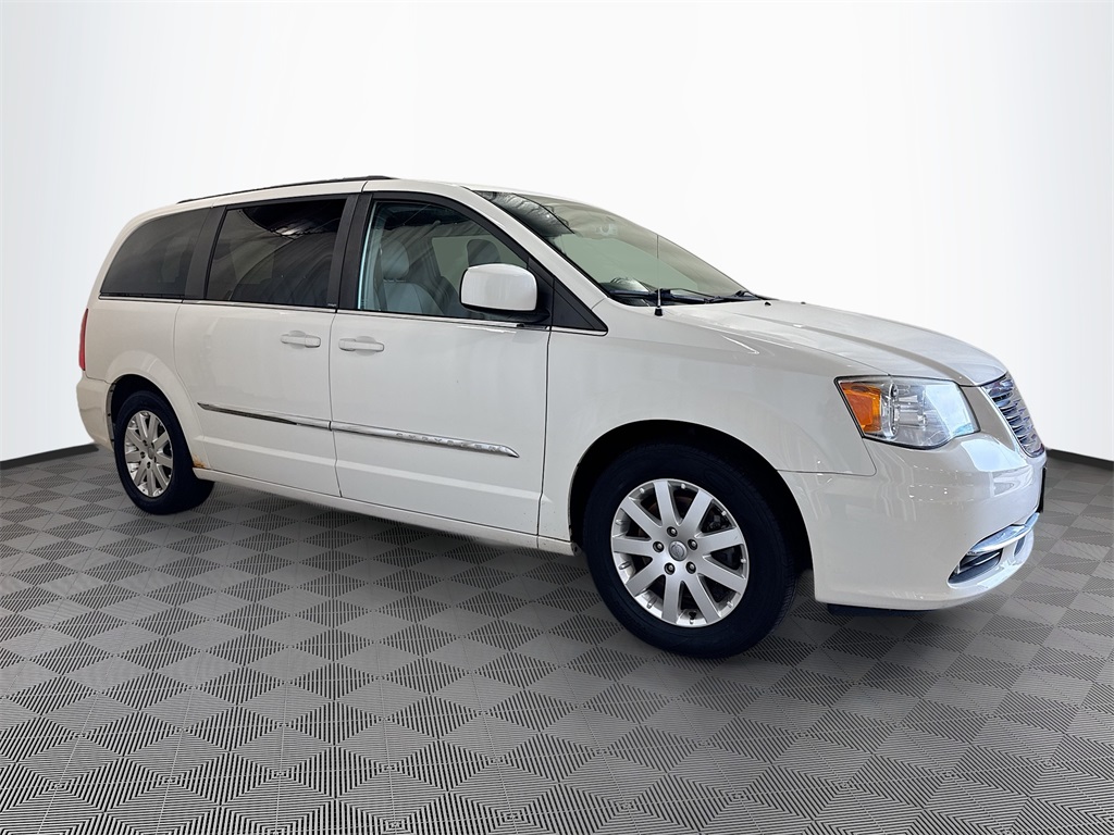 2013 Chrysler Town & Country Touring photo 4