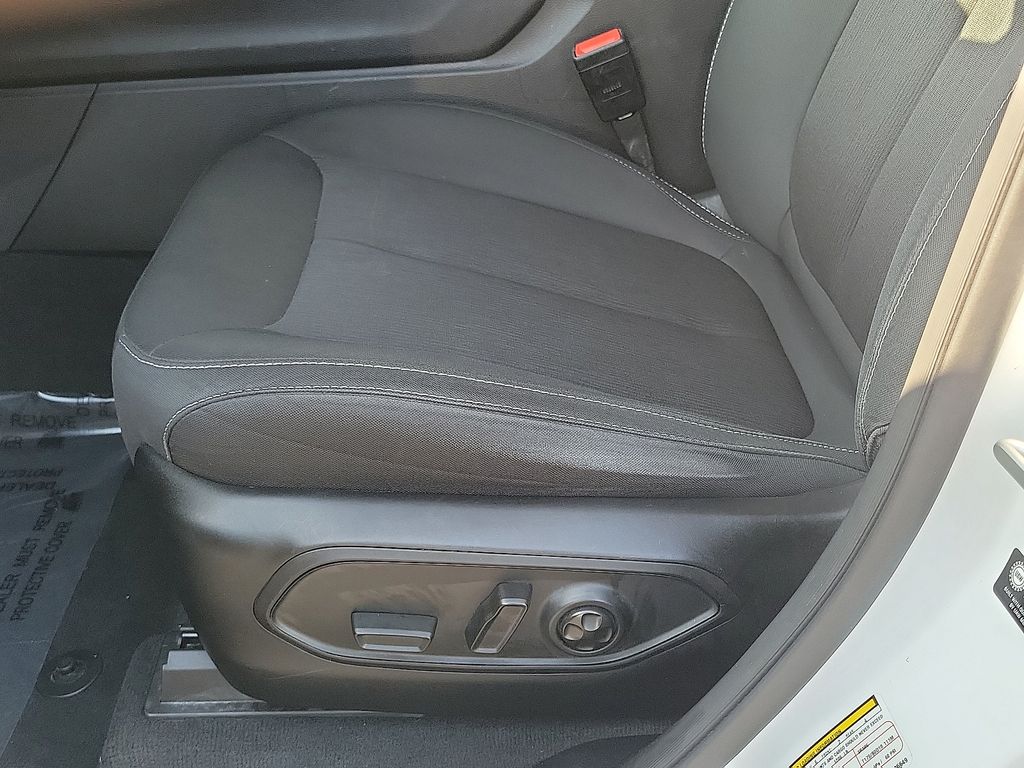 2023 Jeep Grand Cherokee Laredo photo 12