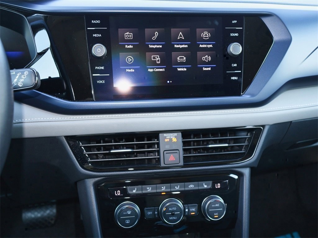 2024 Volkswagen Taos SE photo 14