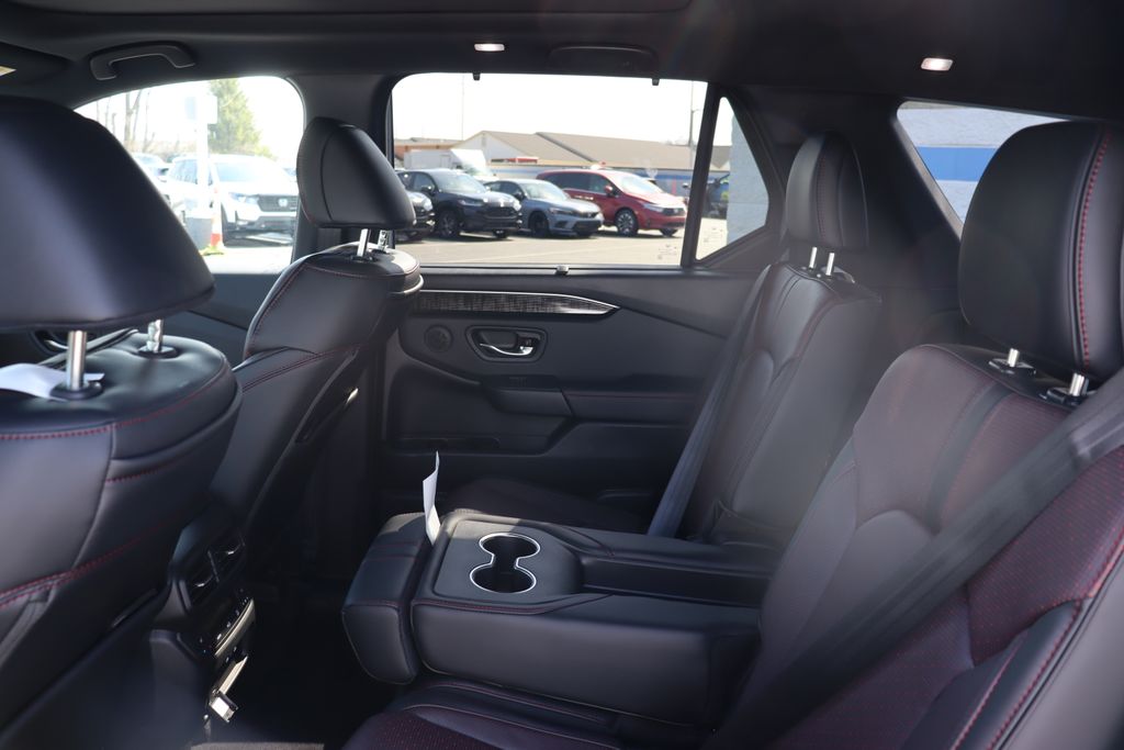 2025 Honda Pilot Black Edition photo 11