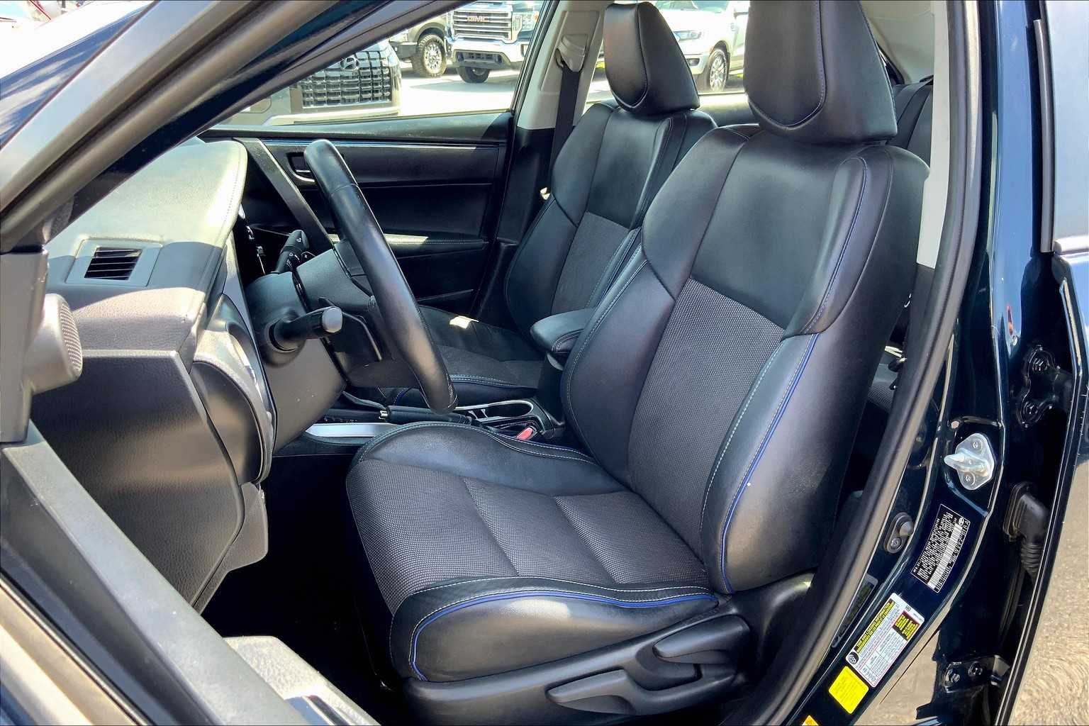 2017 Toyota Corolla SE photo 7