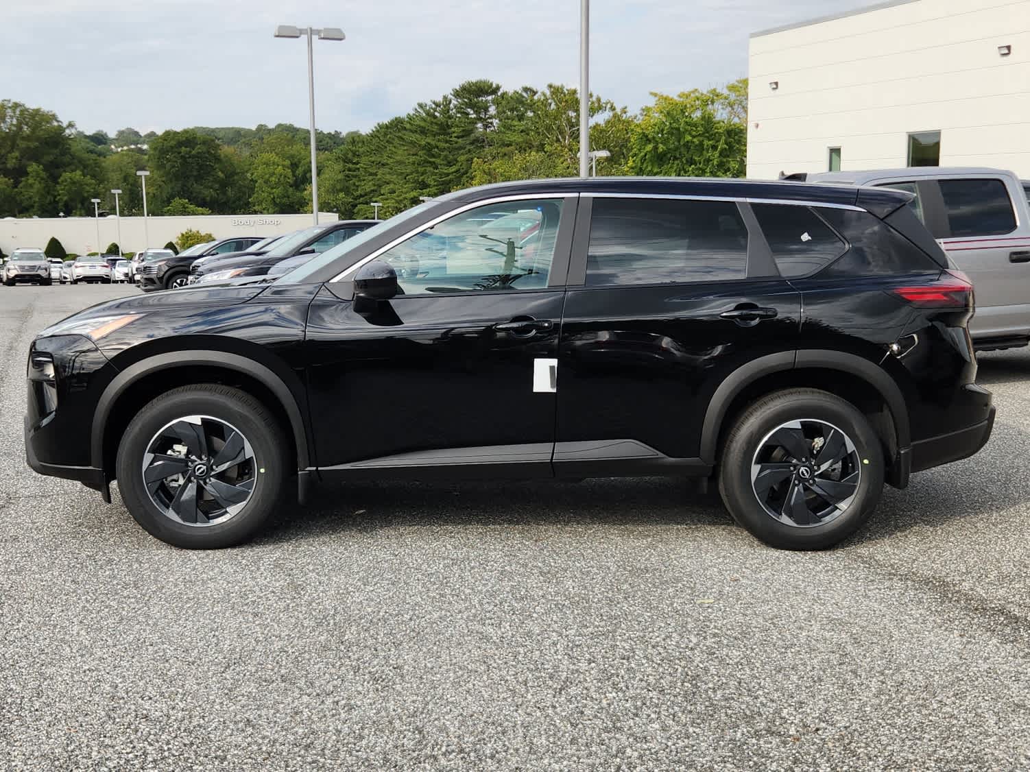 2026 Nissan Rogue SV photo 4