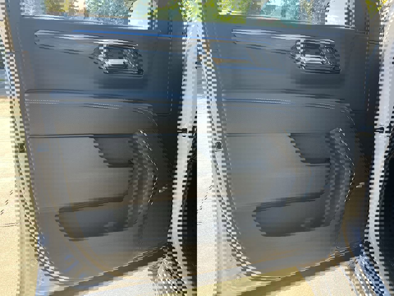 2025 Chevrolet Tahoe Premier photo 19