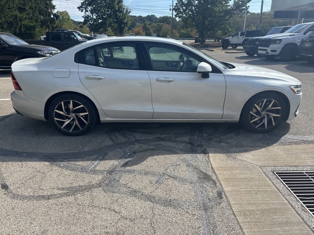 2020 Volvo S60 T6 Momentum photo 4