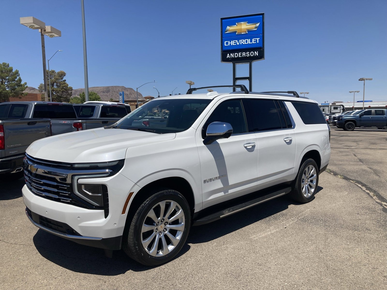 2025 Chevrolet Suburban Premier's photo