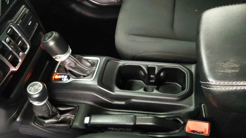 Used 2020 Silver Jeep Unlimited Sahara image 19