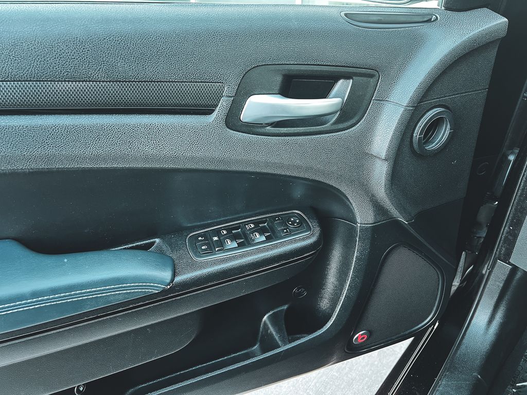 2015 Chrysler 300 S photo 14