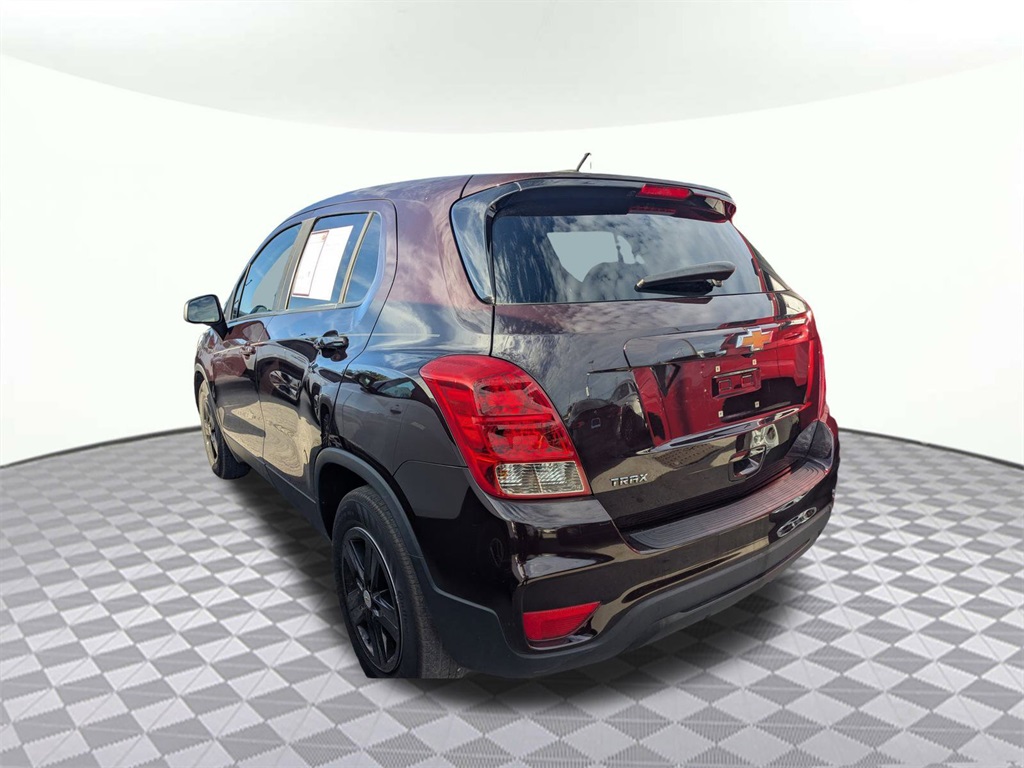 2021 Chevrolet Trax LS photo 3