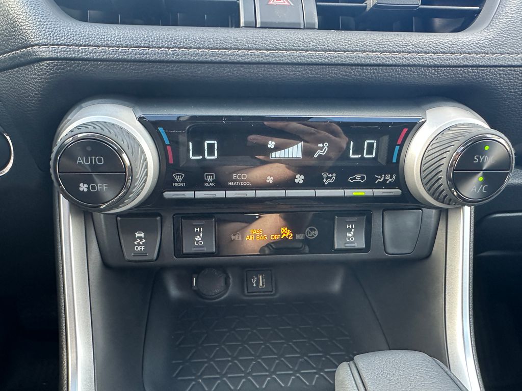 2025 Toyota RAV4 Hybrid XLE photo 15