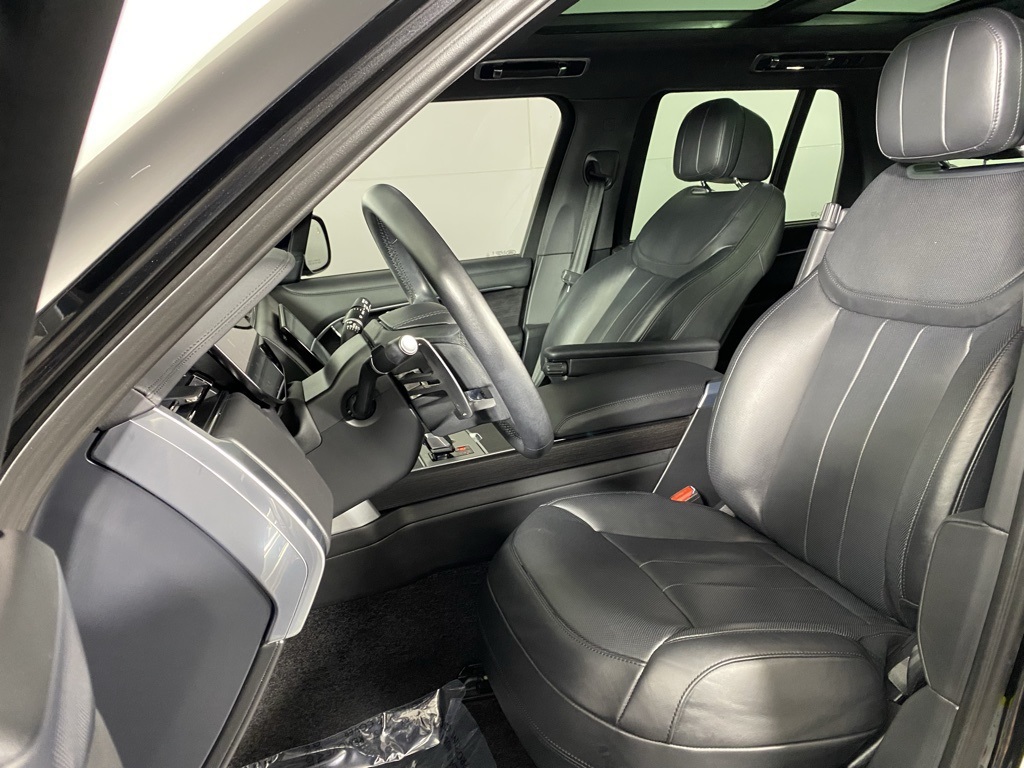 2024 Land Rover Range Rover SE photo 11